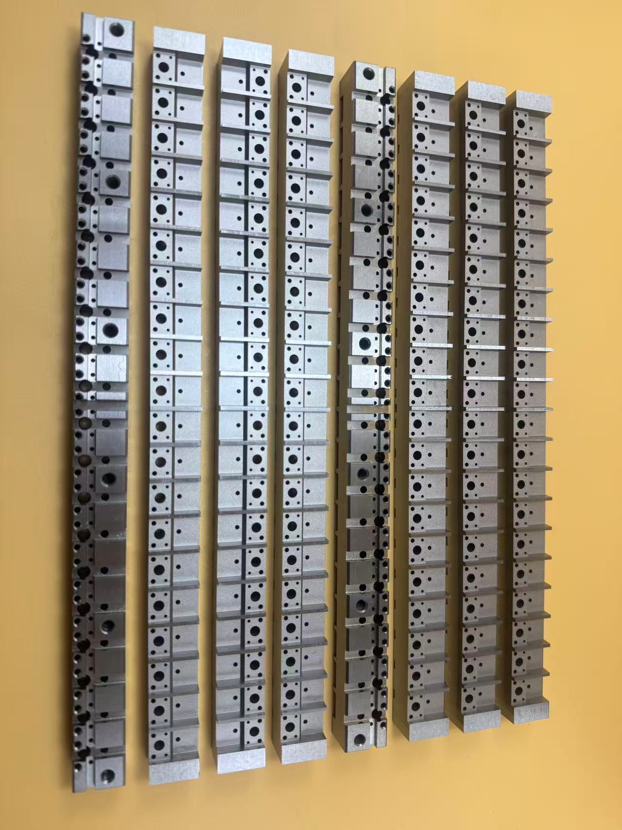 低速ワイヤー切断処理の主な製品の利点は何ですか?